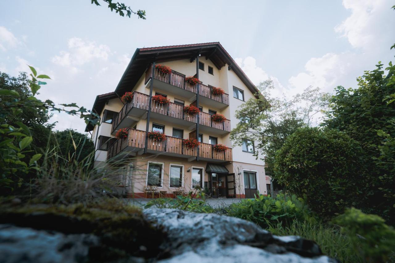 Flair Hotel Gasthof Zum Hirsch Hayingen ภายนอก รูปภาพ